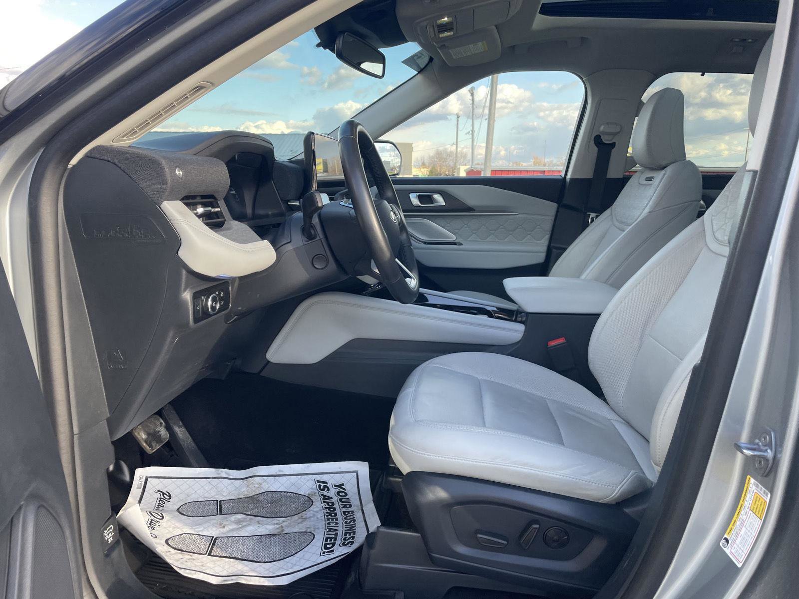 Used 2025 Ford Explorer Platinum w/ LUX Leather Package image 13