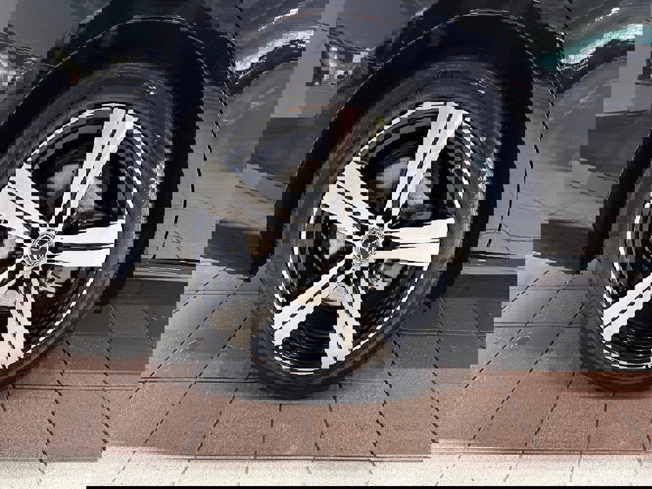 New 2025 Mercedes-Benz C 300 C 300 Exclusive 4MATIC image 16