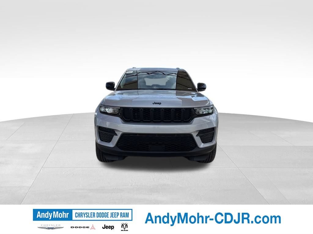 New 2025 Jeep Grand Cherokee Altitude AWD/4WD image 2