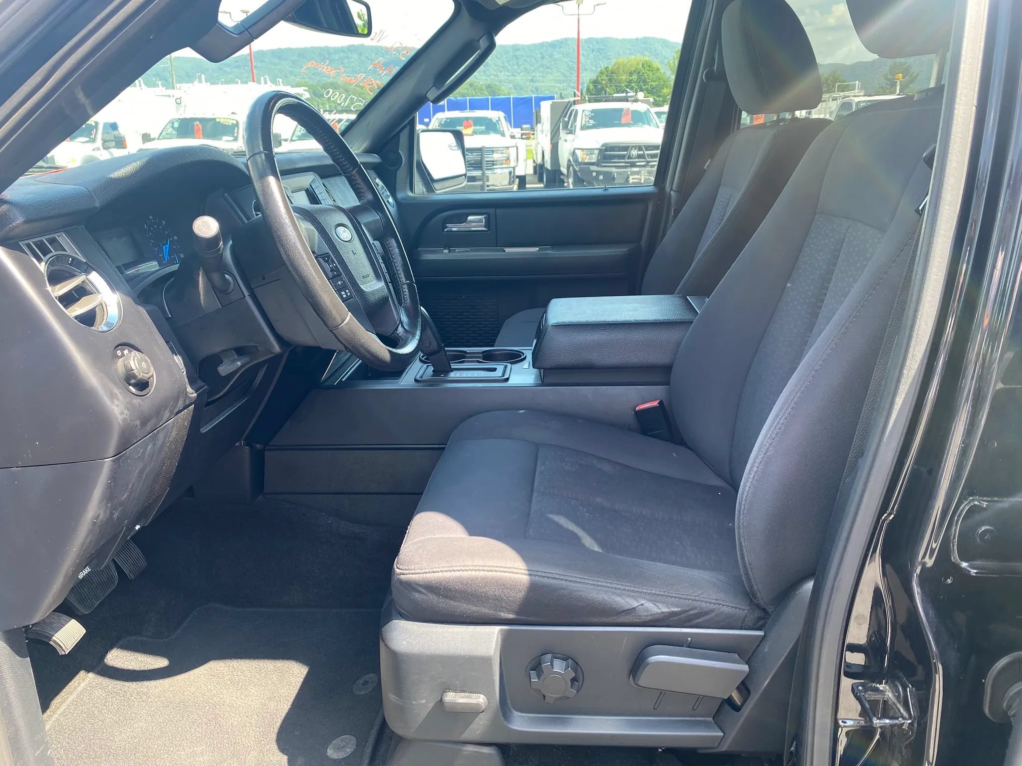 Used 2017 Ford Expedition EL XL w/ Equipment Group 101A AWD/4WD image 10