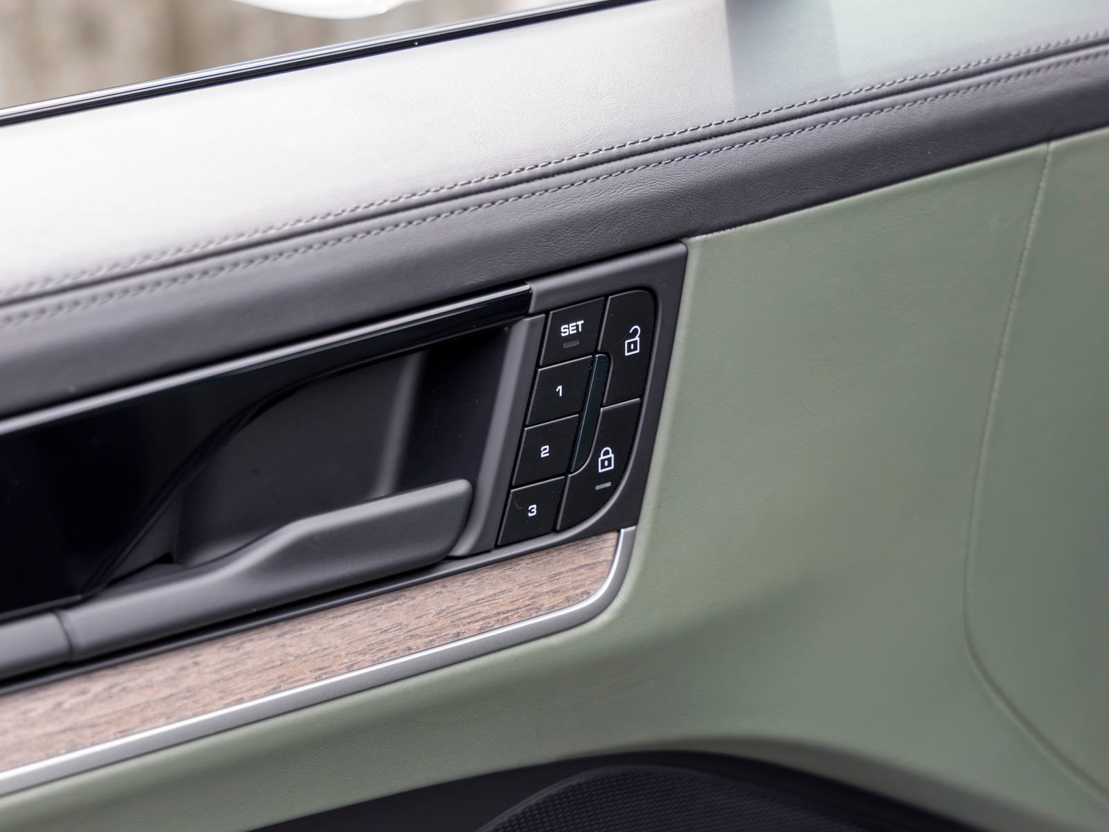 Certified 2024 Porsche Cayenne Coupe image 26