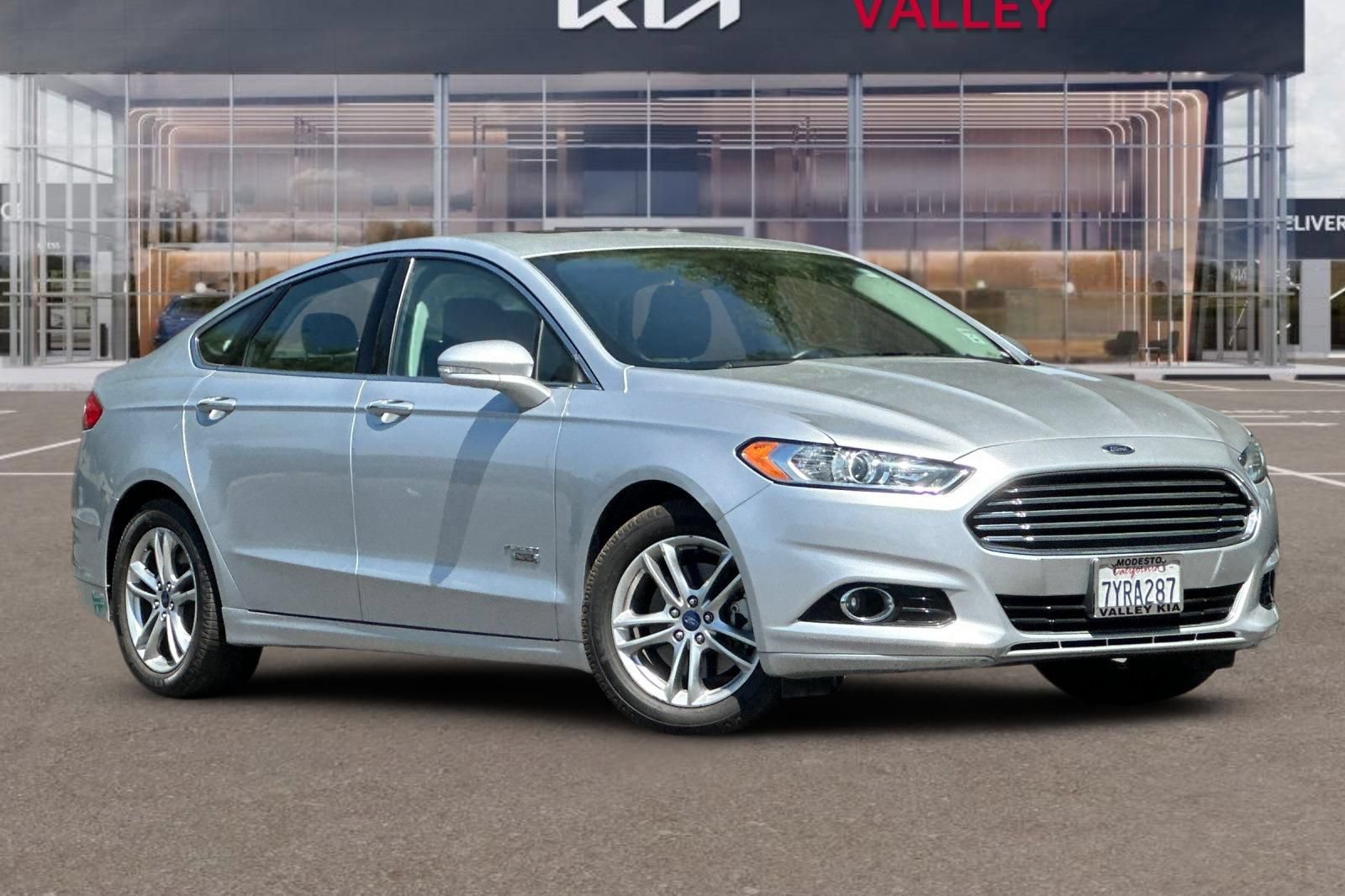 Used 2016 Ford Fusion Energi Titanium w/ Driver Assist Package FWD image 2