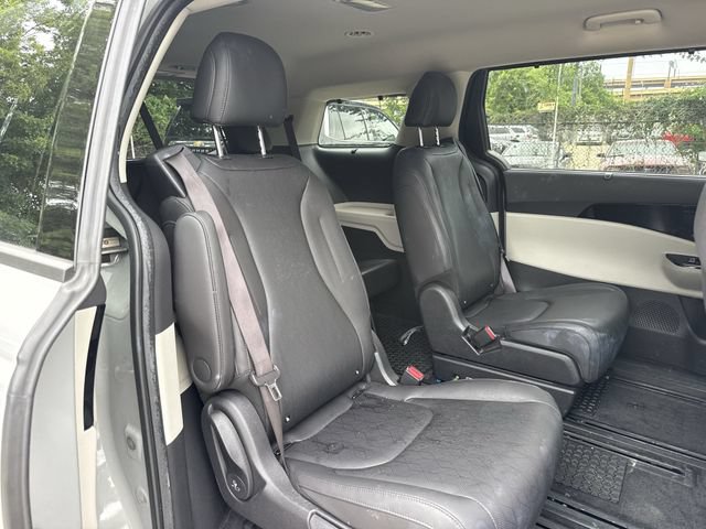 Used 2024 Kia Carnival SX FWD image 31