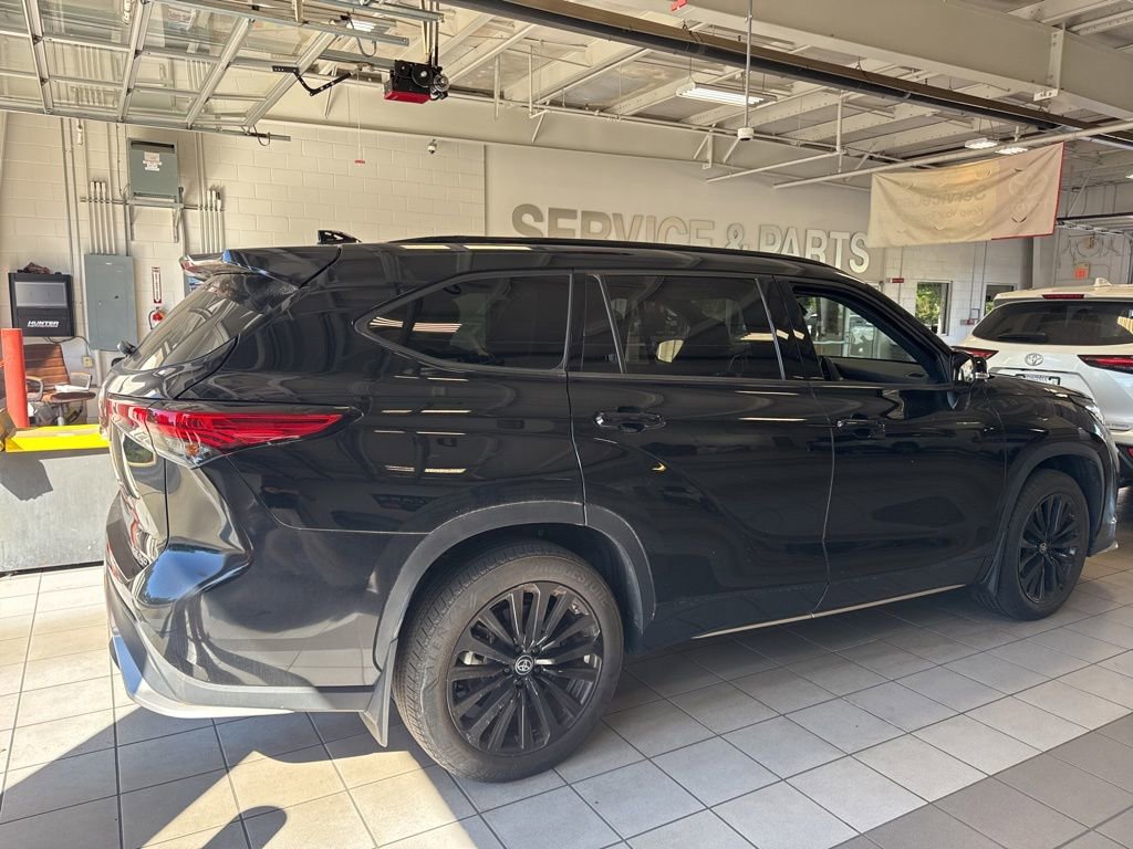 Used 2023 Toyota Highlander XSE AWD/4WD image 3