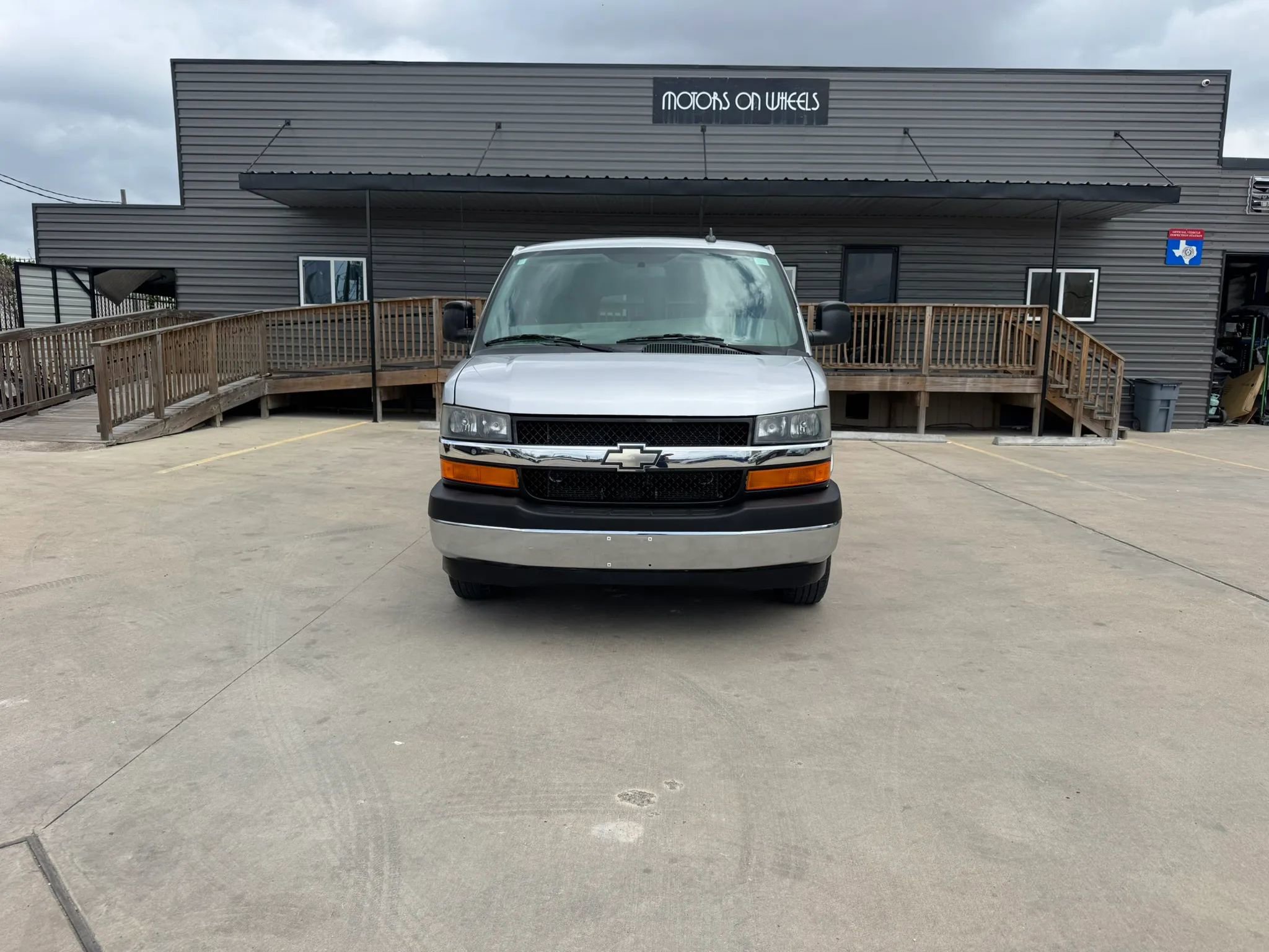 Used 2017 Chevrolet Express 3500 LT w/ LT Preferred Equipment Group image 13