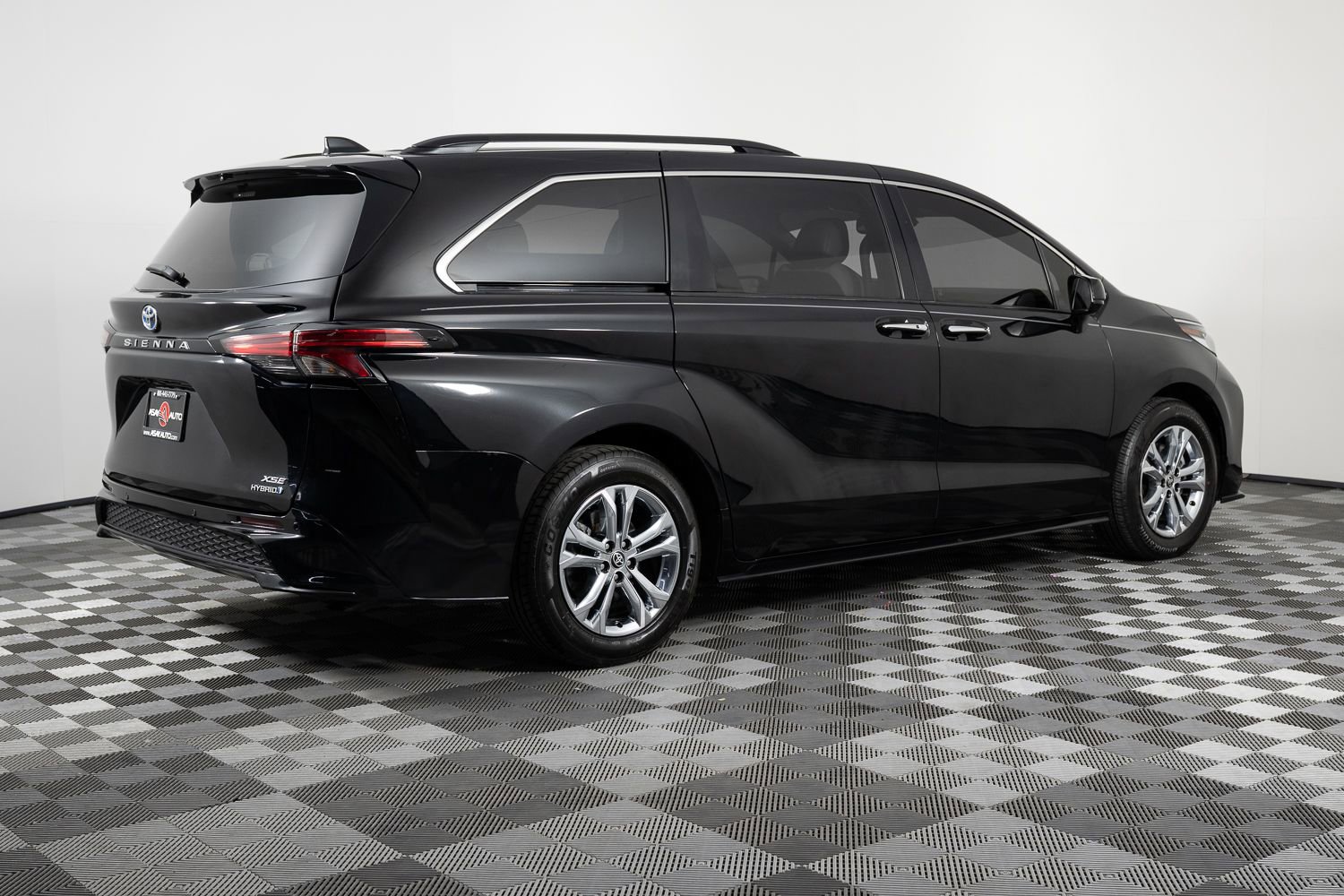 Used 2022 Toyota Sienna XSE w/ XSE Plus Package image 8