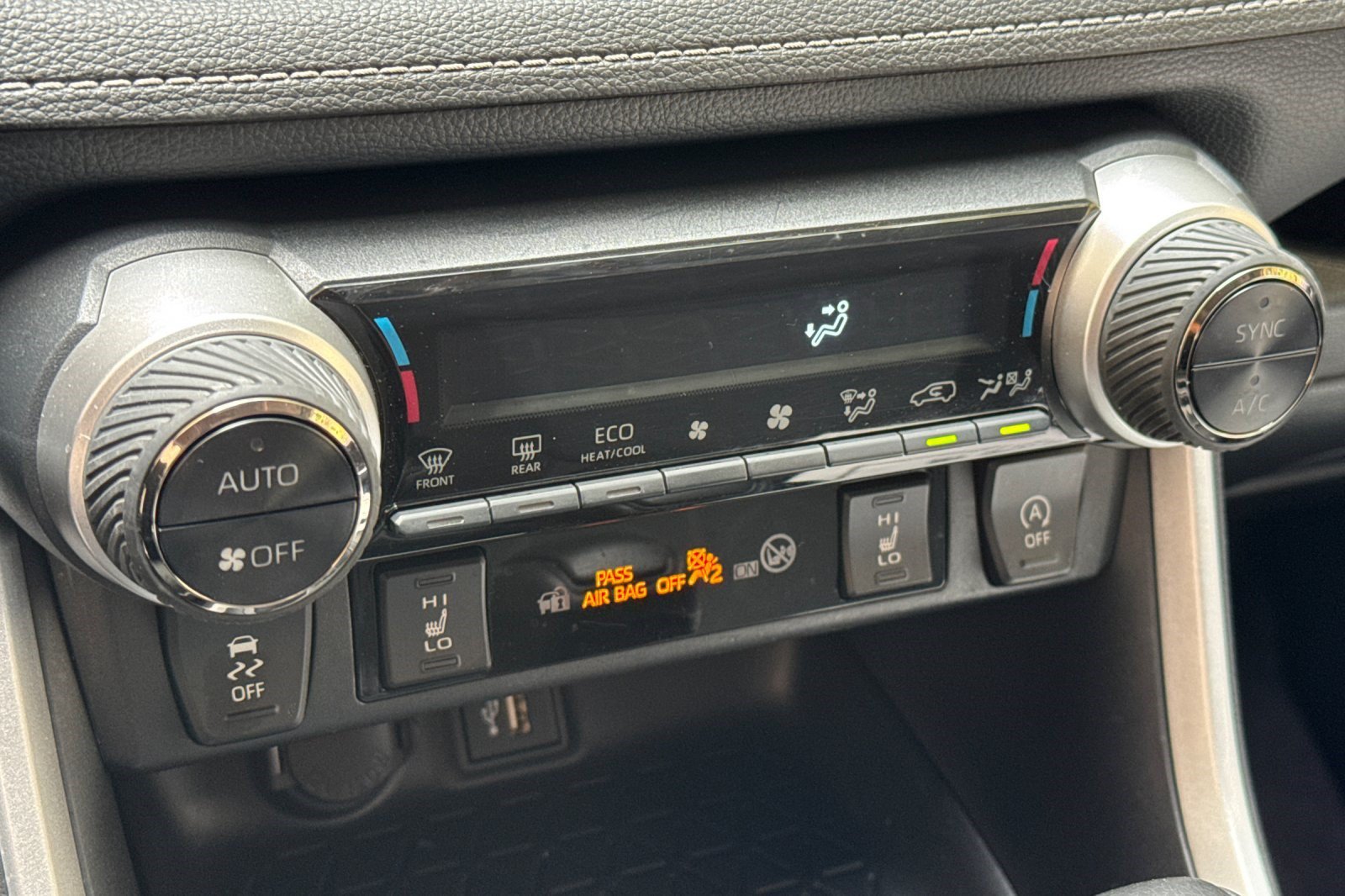 Used 2024 Toyota RAV4 XLE w/ Convenience Package FWD image 19