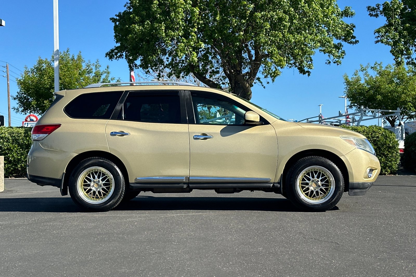 Used 2013 Nissan Pathfinder SL w/ Trailer Tow Pkg image 3