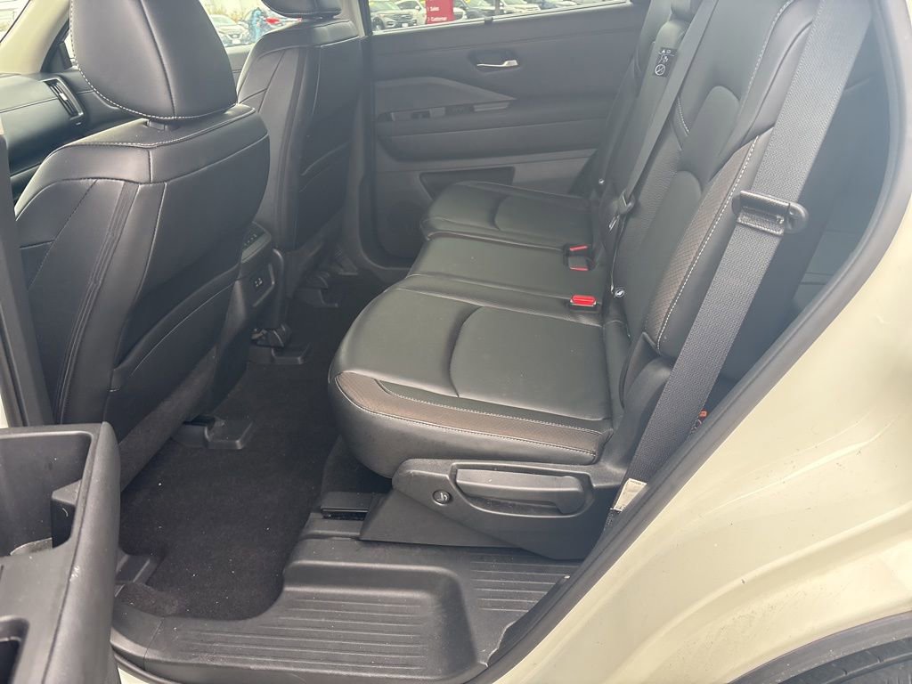 Used 2023 Nissan Pathfinder SL image 23