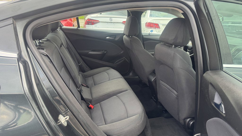Used 2018 Chevrolet Cruze LT w/ LT Convenience Package FWD image 23