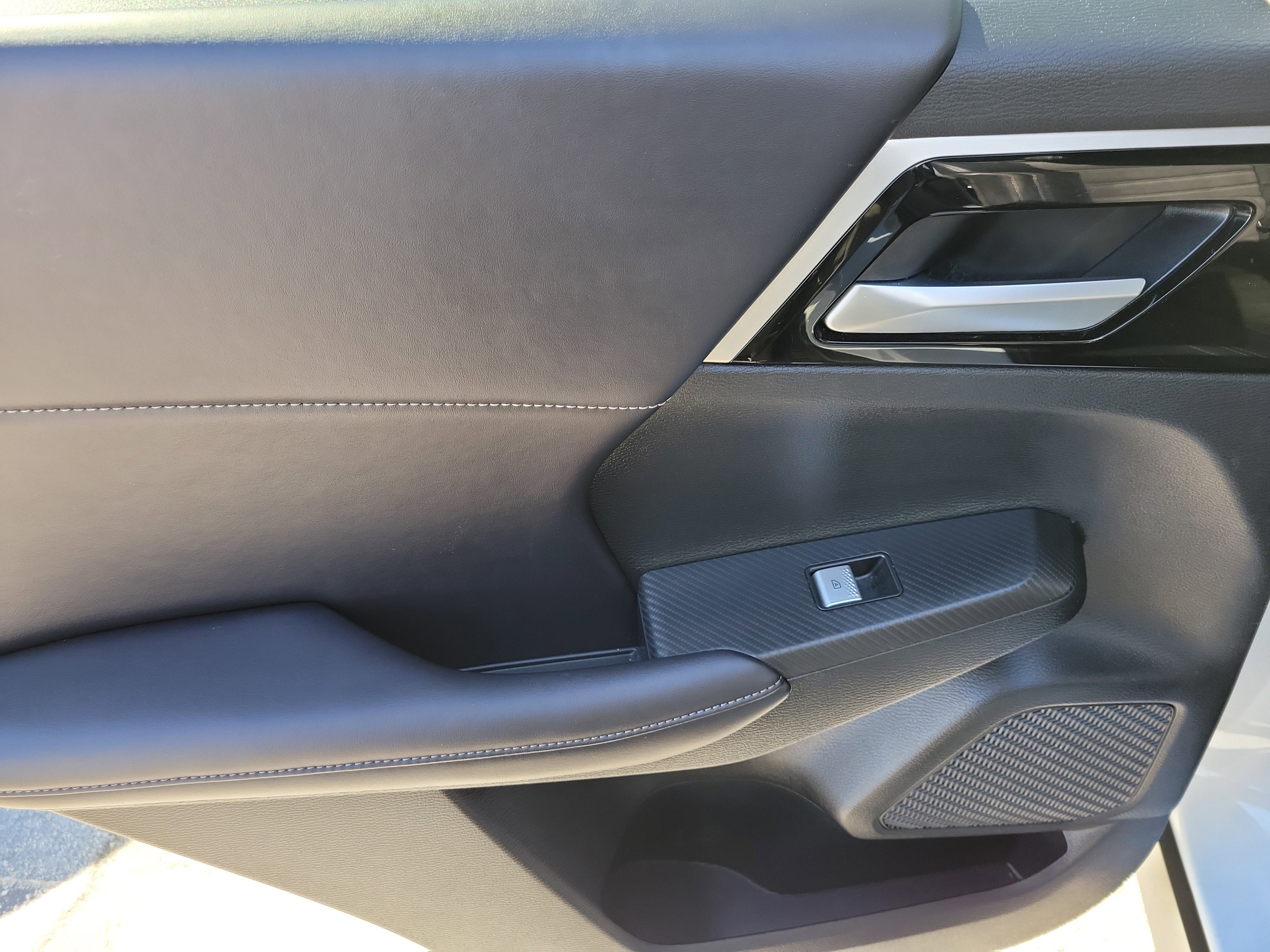 Used 2024 Mitsubishi Outlander SE Black Edition image 14