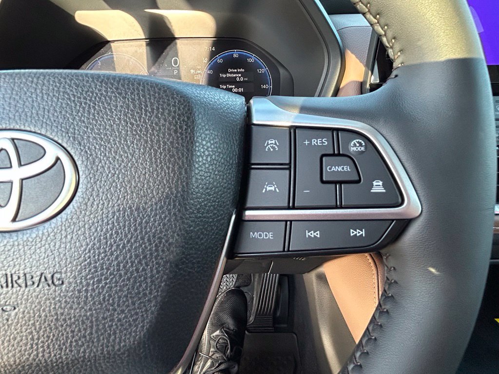 Used 2026 Toyota Grand Highlander AWD image 17