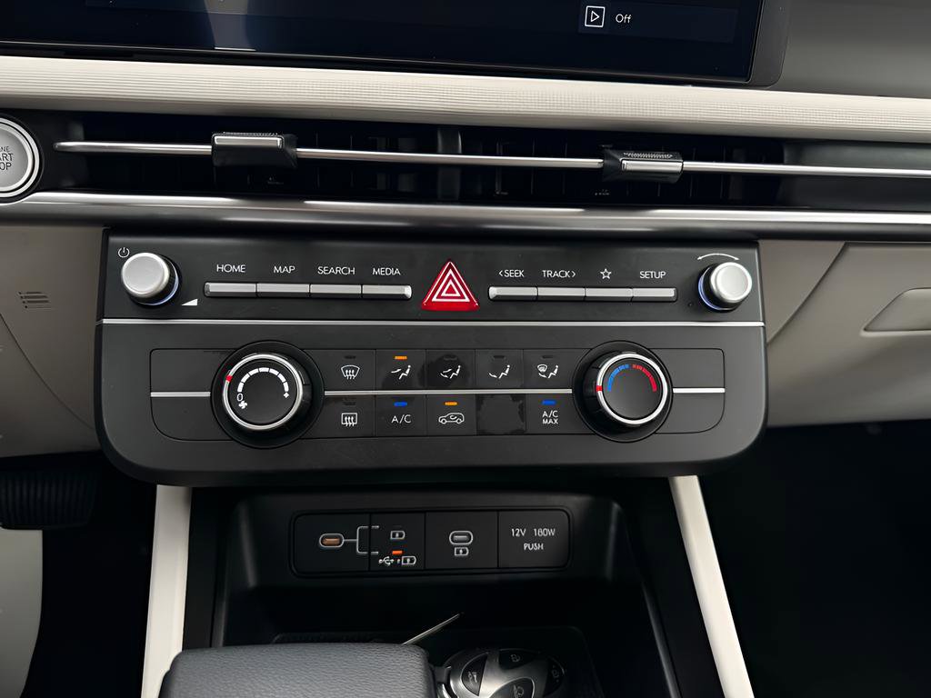 Certified 2025 Hyundai Tucson SE image 28