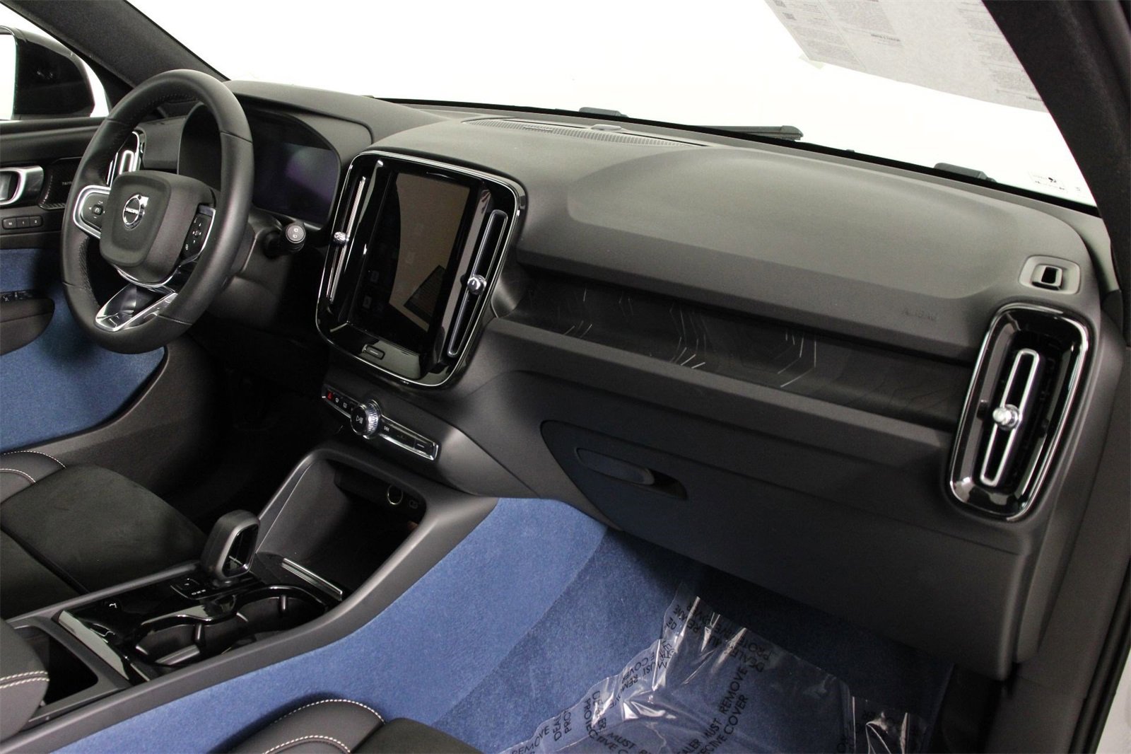 Certified 2023 Volvo XC40 Recharge Ultimate image 22