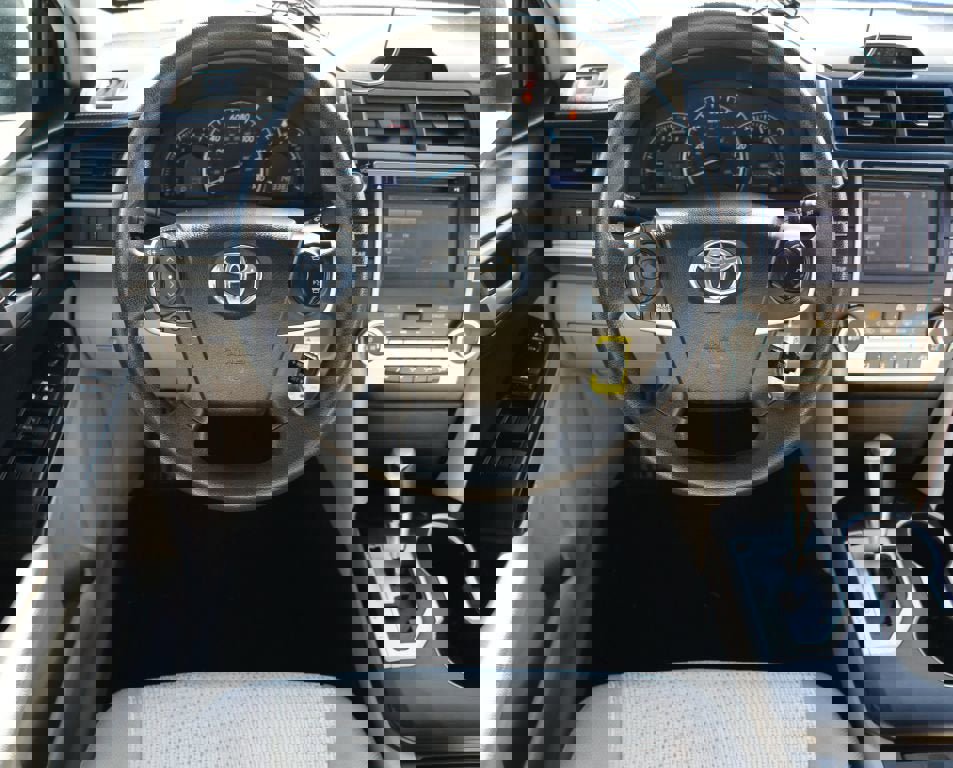 Used 2014 Toyota Camry LE image 5