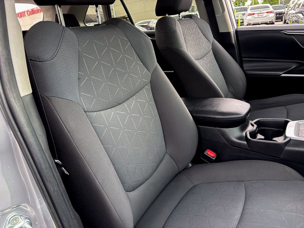 Used 2019 Toyota RAV4 XLE FWD image 34