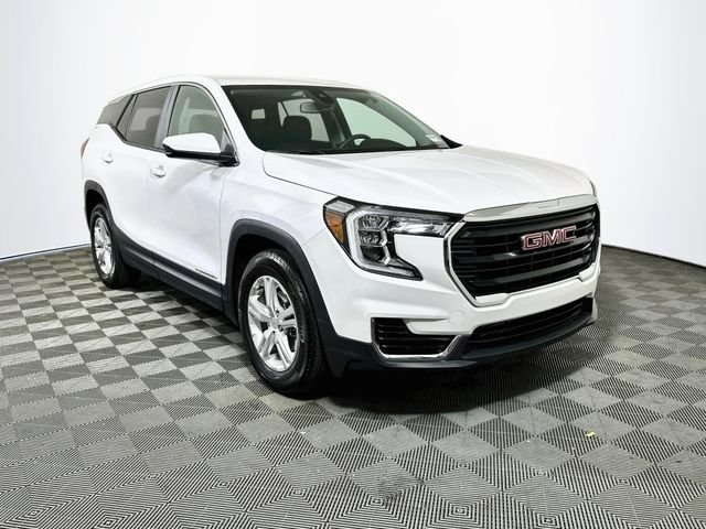Used 2024 GMC Terrain SLE FWD image 1