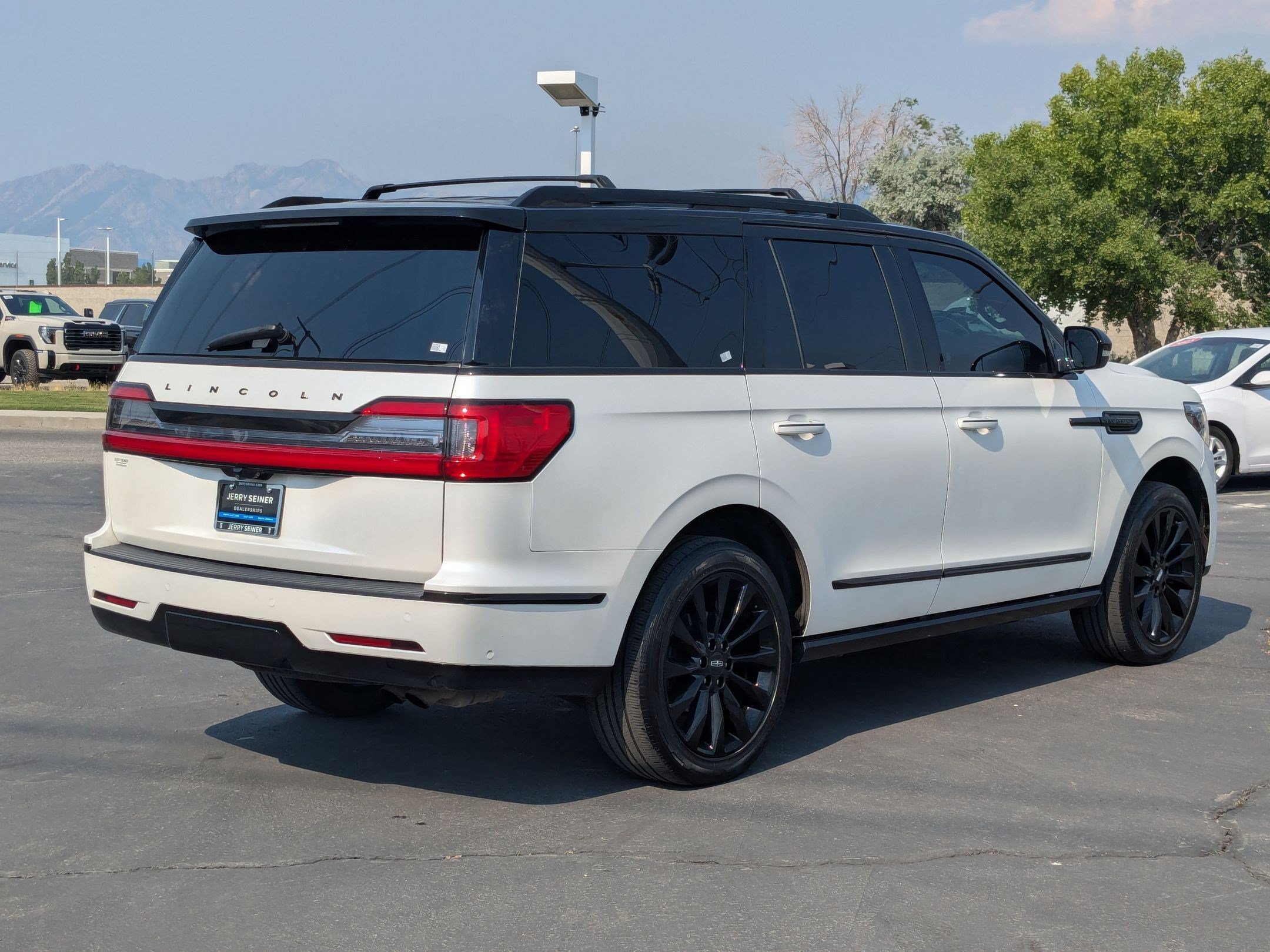 Used 2021 Lincoln Navigator Reserve AWD/4WD image 6