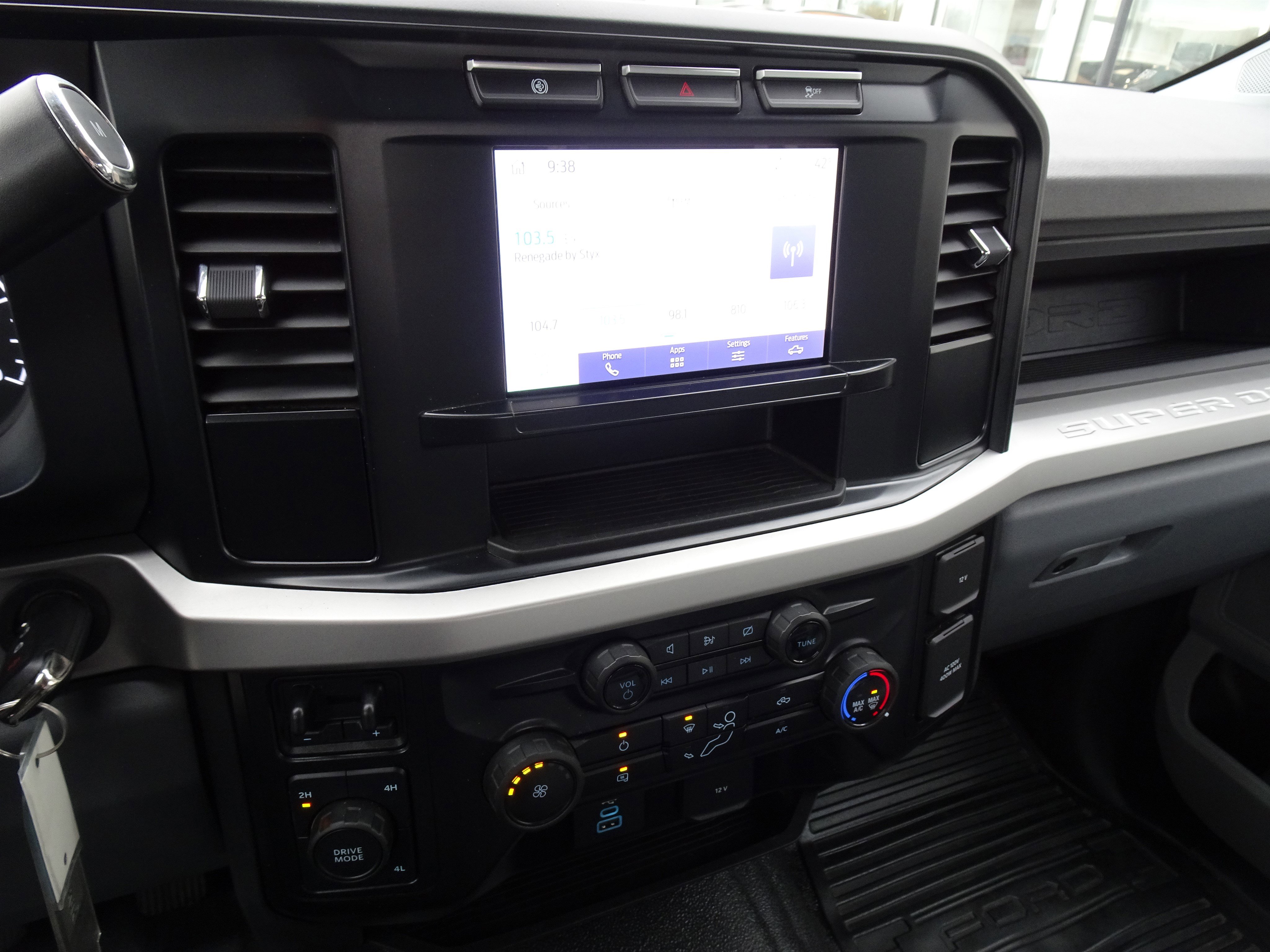 Used 2024 Ford F350 XL w/ Snow Plow Prep Package image 19