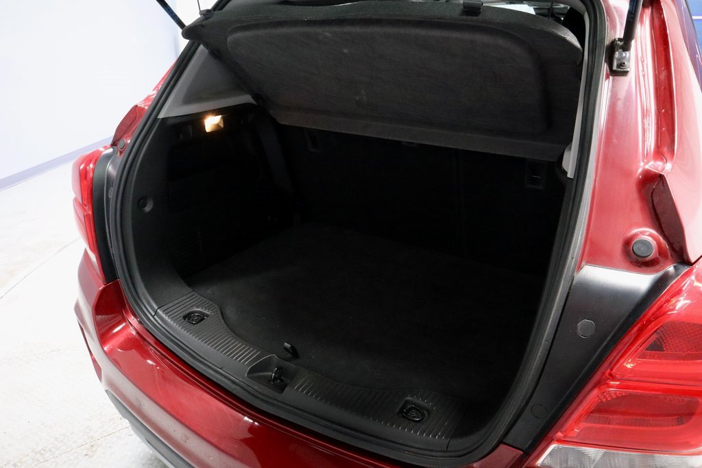 Used 2020 Chevrolet Trax LT w/ Driver Confidence Package image 13