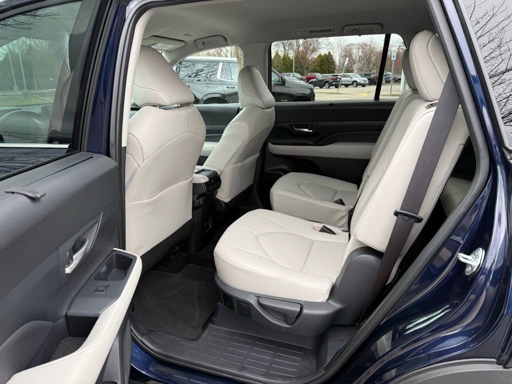 Used 2024 Toyota Grand Highlander AWD image 11