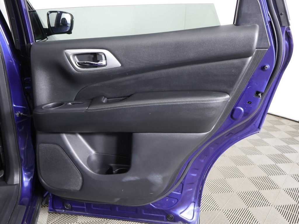 Used 2019 Nissan Pathfinder SL image 29