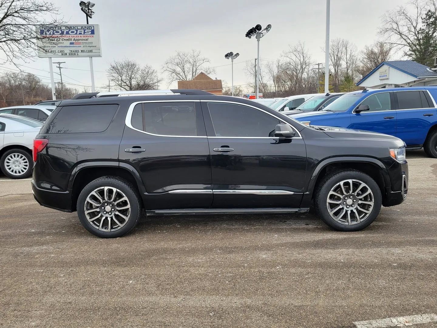 Used 2020 GMC Acadia Denali w/ Technology Package AWD/4WD image 3