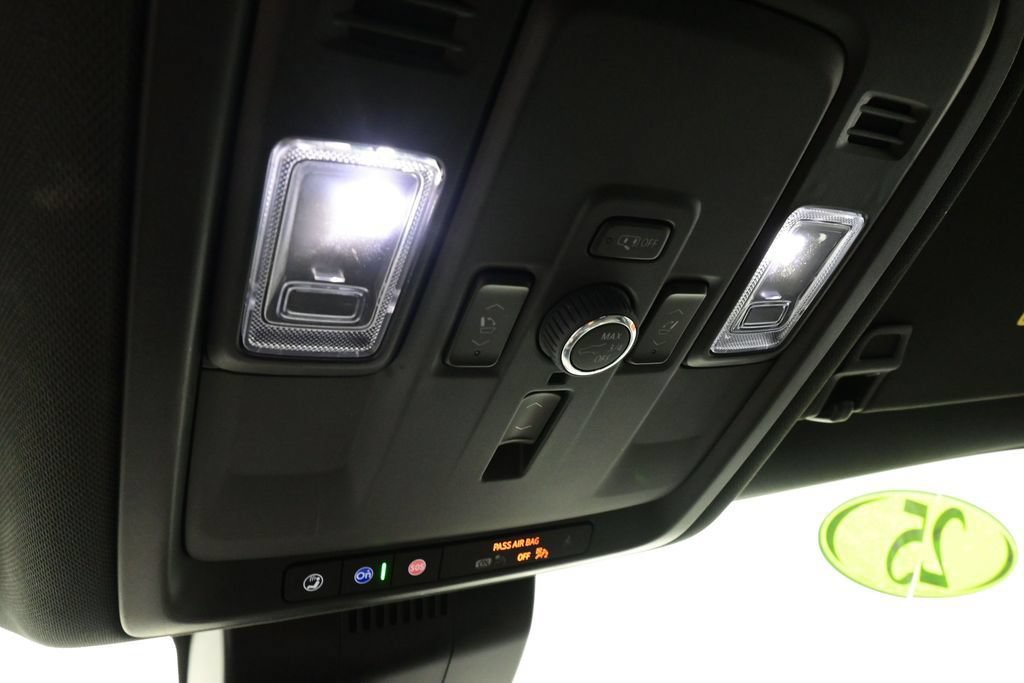 Used 2025 Chevrolet Suburban High Country AWD/4WD image 36