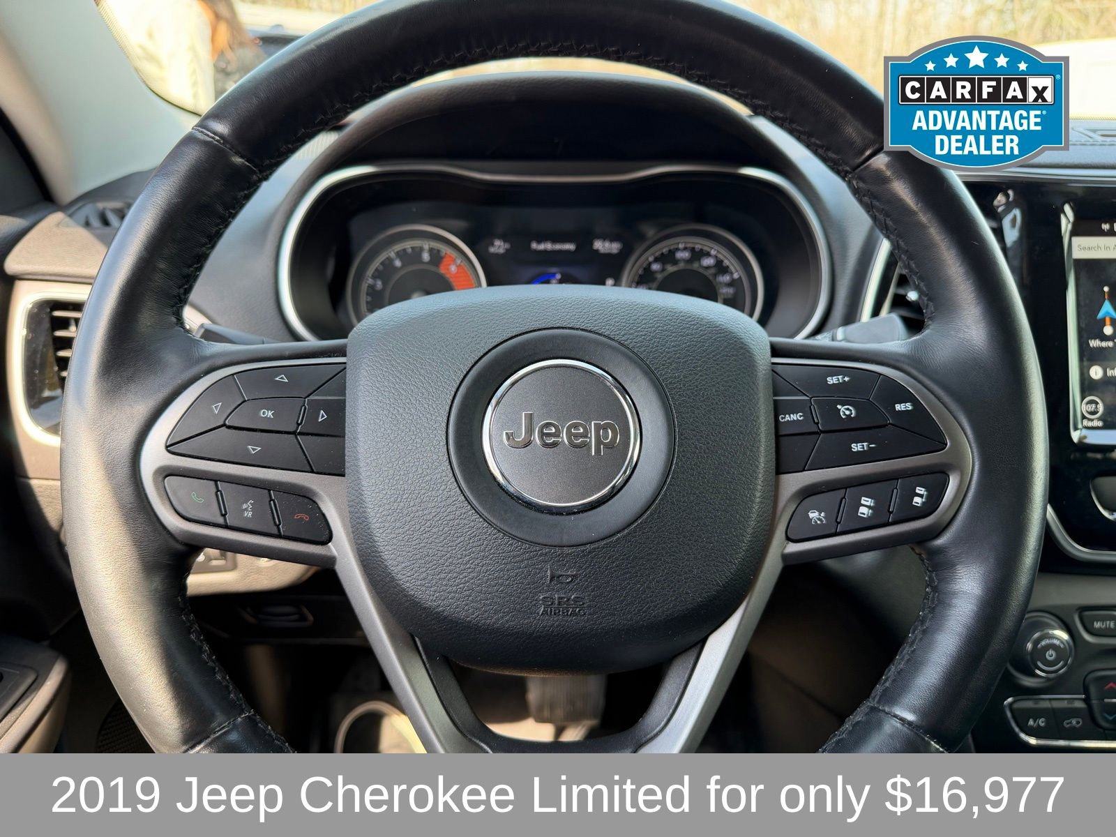 Used 2019 Jeep Cherokee Limited w/ Luxury Group image 16