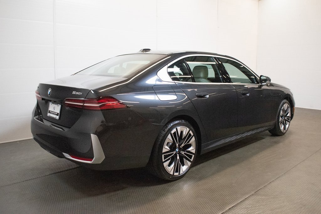 New 2026 BMW 530i xDrive w/ Premium Package image 4