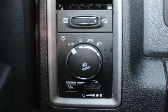 Used 2017 RAM 1500 Express AWD/4WD image 15
