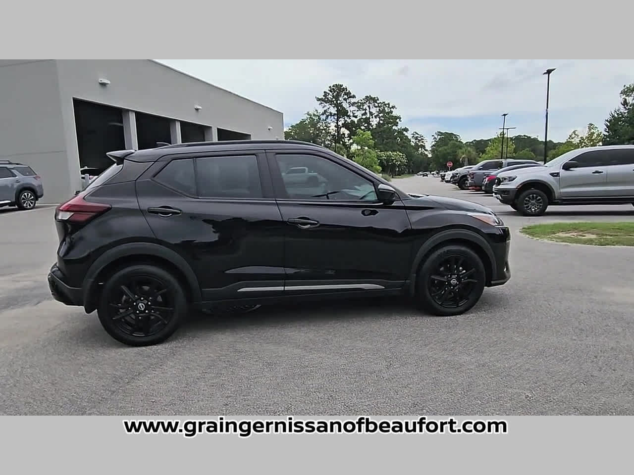 Used 2023 Nissan Kicks SR FWD image 34