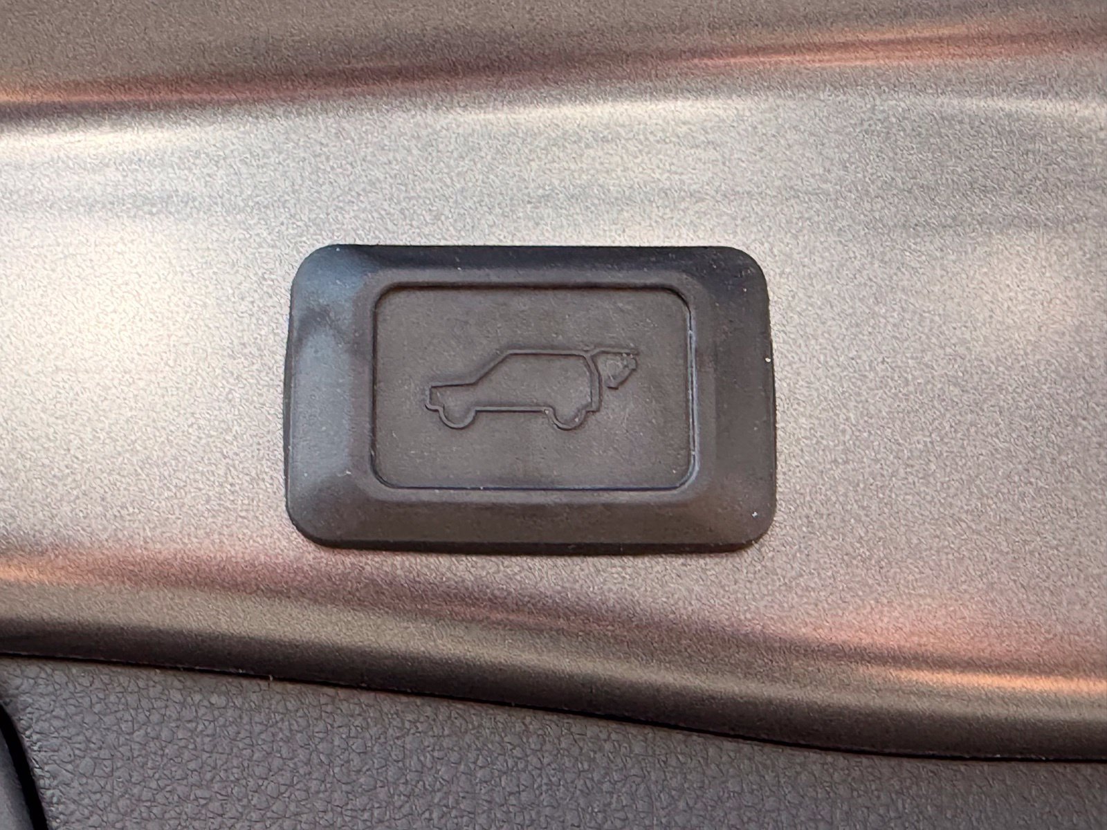 Used 2019 Toyota RAV4 XLE Premium FWD image 13
