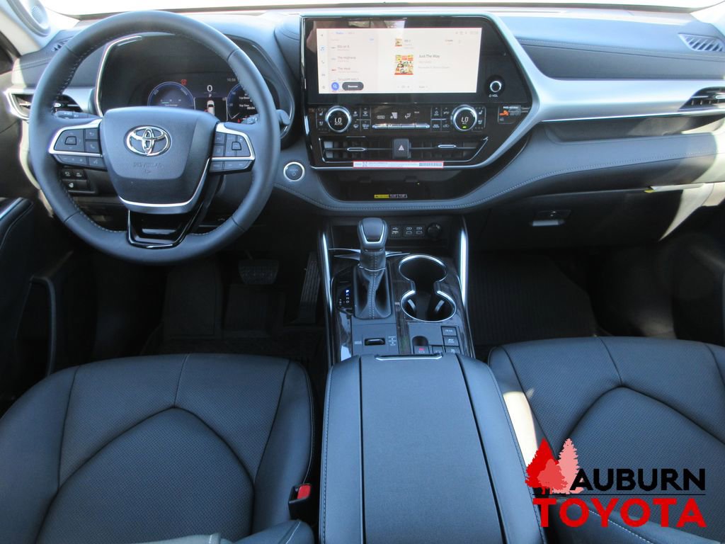 New 2026 Toyota Highlander Platinum image 9