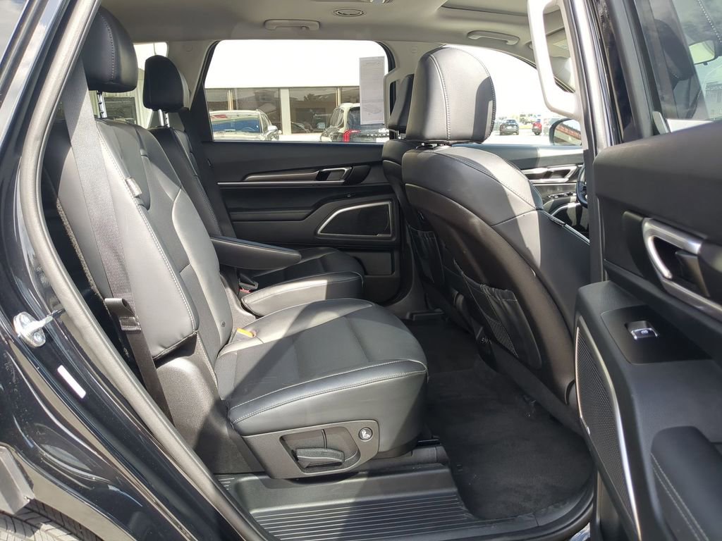 Used 2025 Kia Telluride S image 31