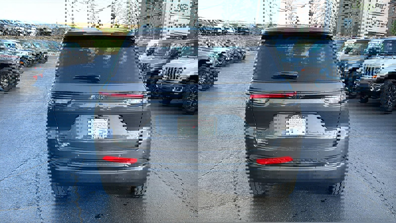 Used 2023 Jeep Grand Cherokee Altitude image 6