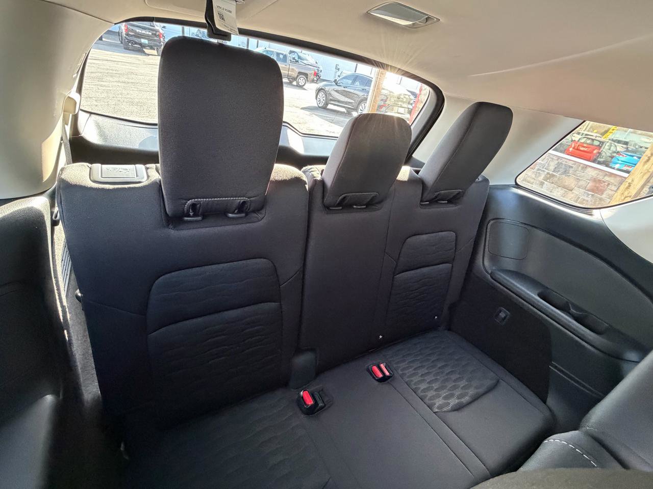 Used 2025 Nissan Pathfinder SV image 24