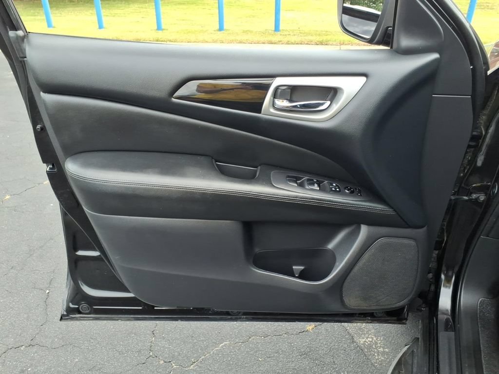 Used 2018 Nissan Pathfinder SV FWD image 9