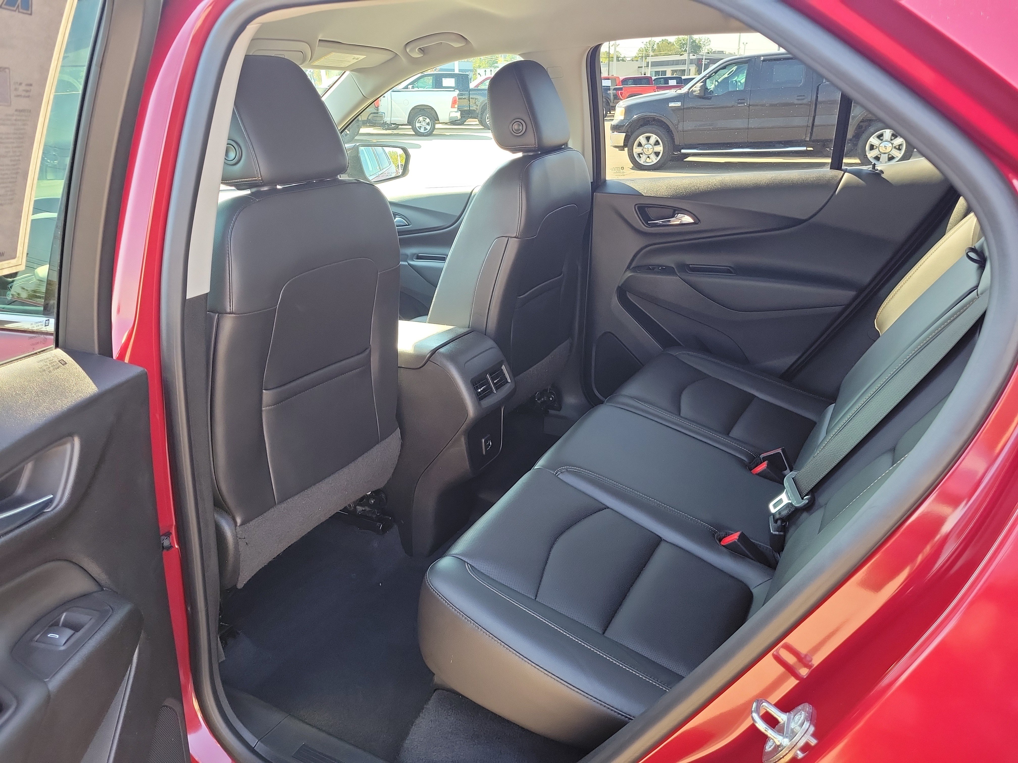 Used 2020 Chevrolet Equinox LT w/ Sport Edition FWD image 13