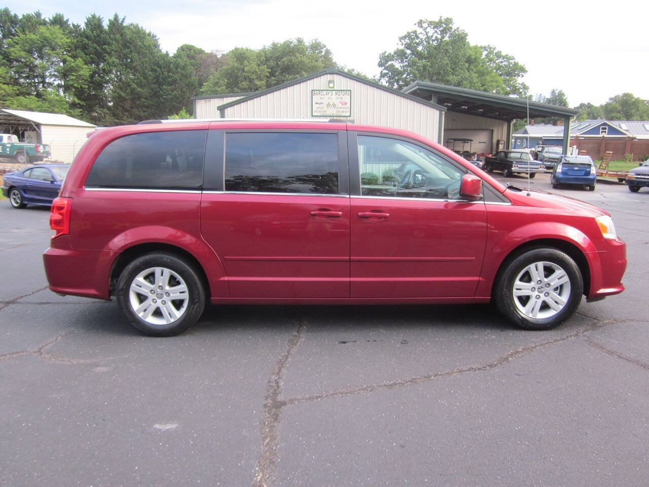 Used 2011 Dodge Grand Caravan Crew w/ Entertainment Group 1 FWD image 5