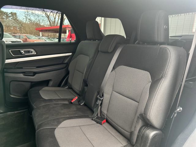 Used 2017 Ford Explorer XLT image 24