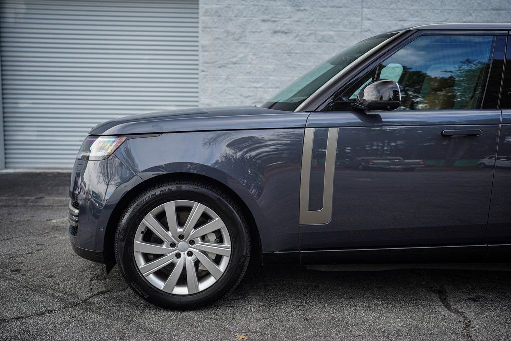 Used 2025 Land Rover Range Rover SE image 11