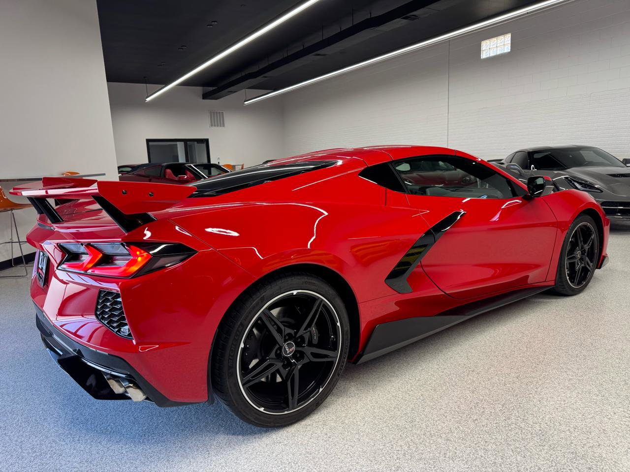 Used 2021 Chevrolet Corvette Stingray Coupe w/ Z51 Performance Package image 9