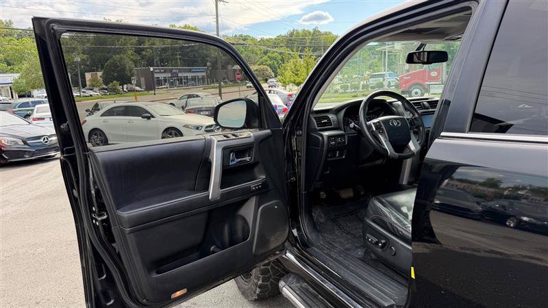 Used 2017 Toyota 4Runner Limited AWD/4WD image 19