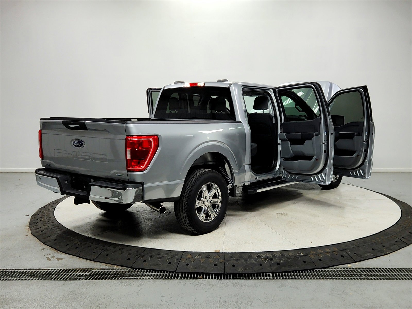 Used 2023 Ford F150 XLT w/ XTR Package image 15