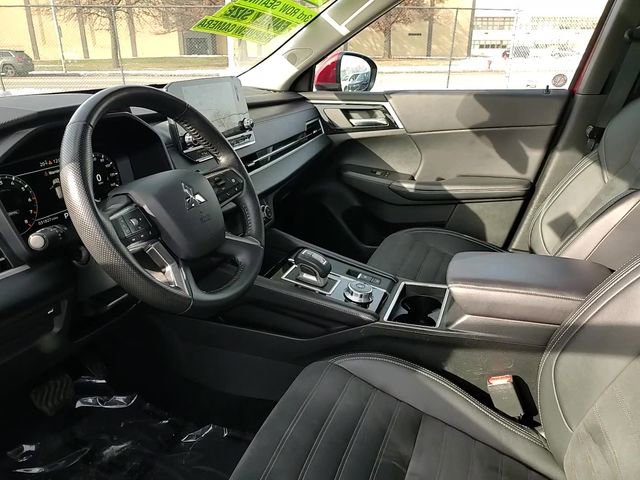 Used 2024 Mitsubishi Outlander SE image 9