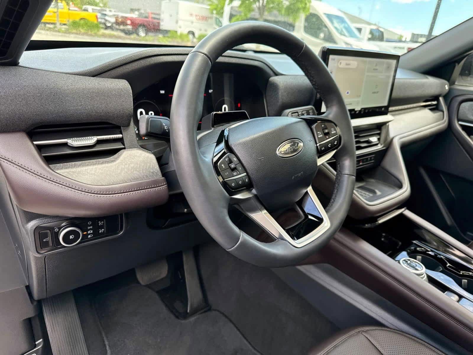 Used 2025 Ford Explorer Platinum w/ LUX Leather Package AWD/4WD image 14
