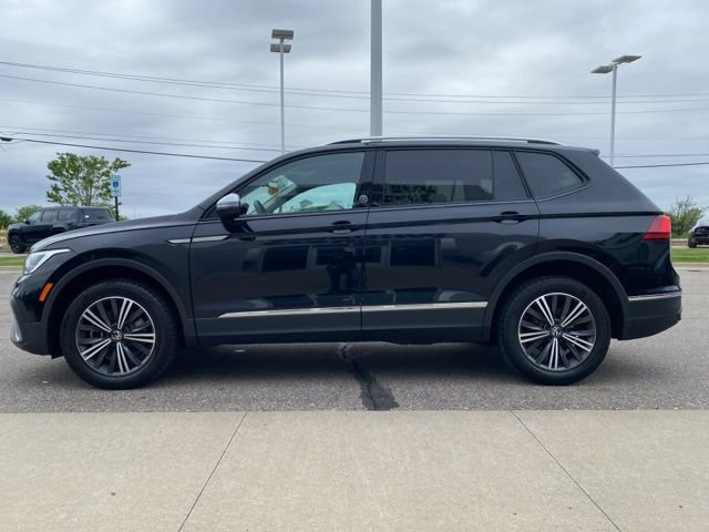 Used 2024 Volkswagen Tiguan Wolfsburg Edition AWD/4WD image 8