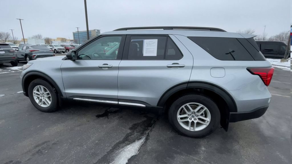 Used 2025 Ford Explorer Active AWD/4WD image 7