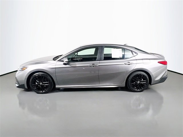 Used 2025 Toyota Camry SE image 4